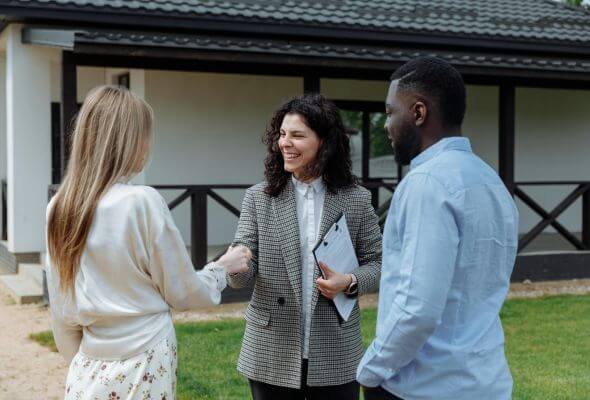 couple getting stand alone mortgage